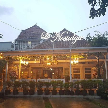 La Nostalgie Boutique Guest House Bandung Exteriör bild