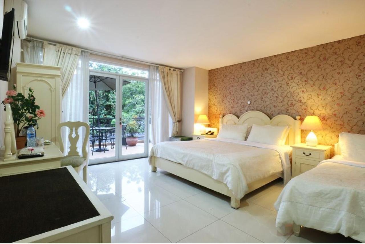 La Nostalgie Boutique Guest House Bandung Exteriör bild