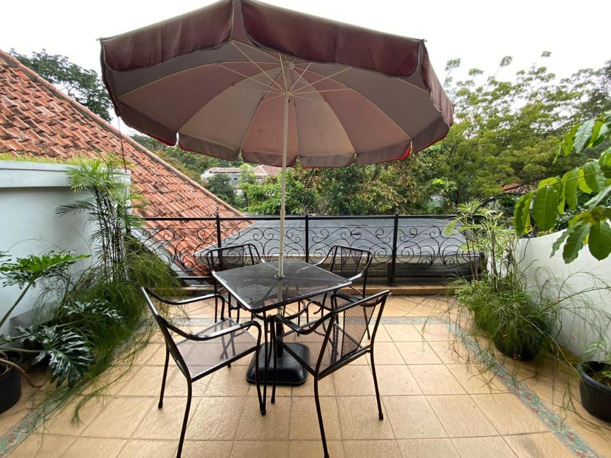 La Nostalgie Boutique Guest House Bandung Exteriör bild