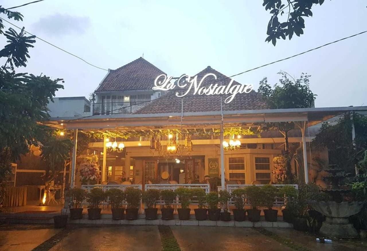 La Nostalgie Boutique Guest House Bandung Exteriör bild