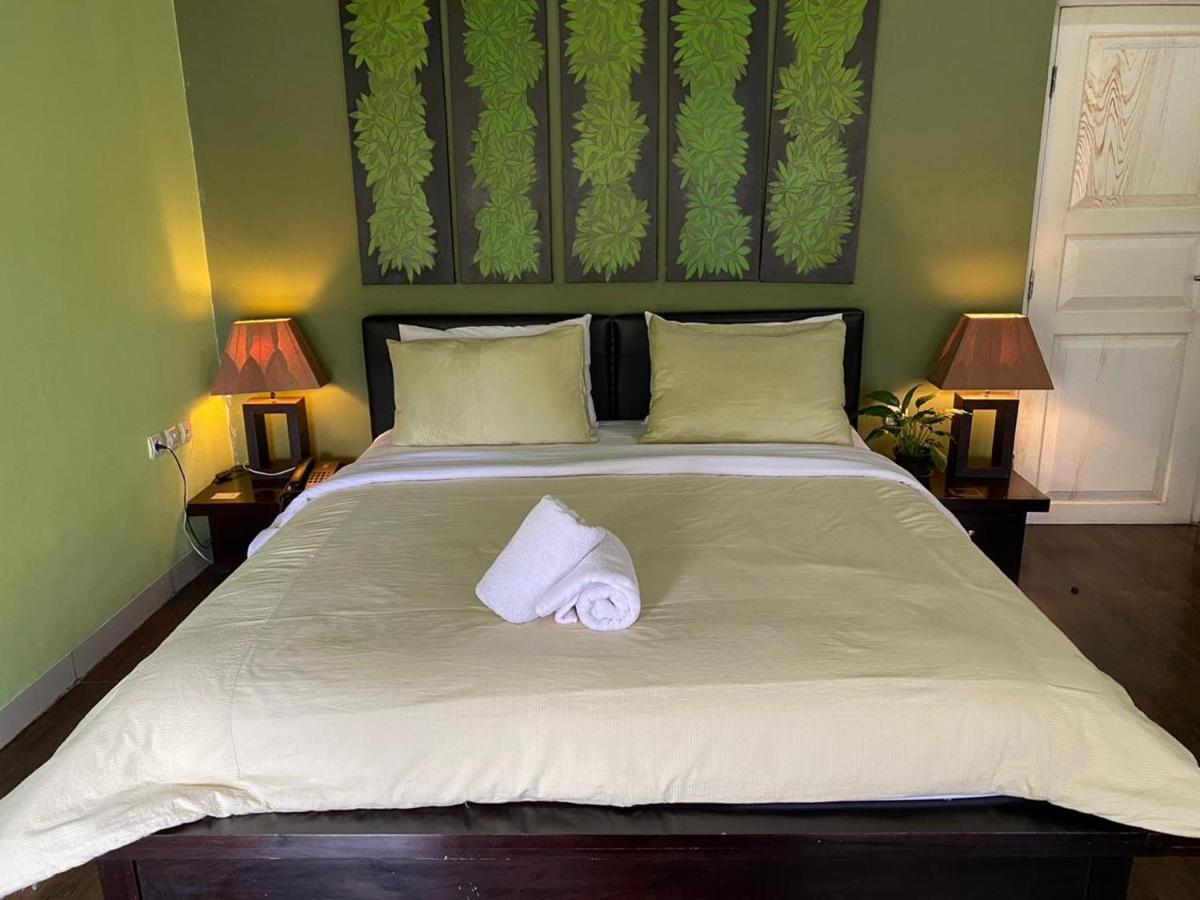 La Nostalgie Boutique Guest House Bandung Exteriör bild