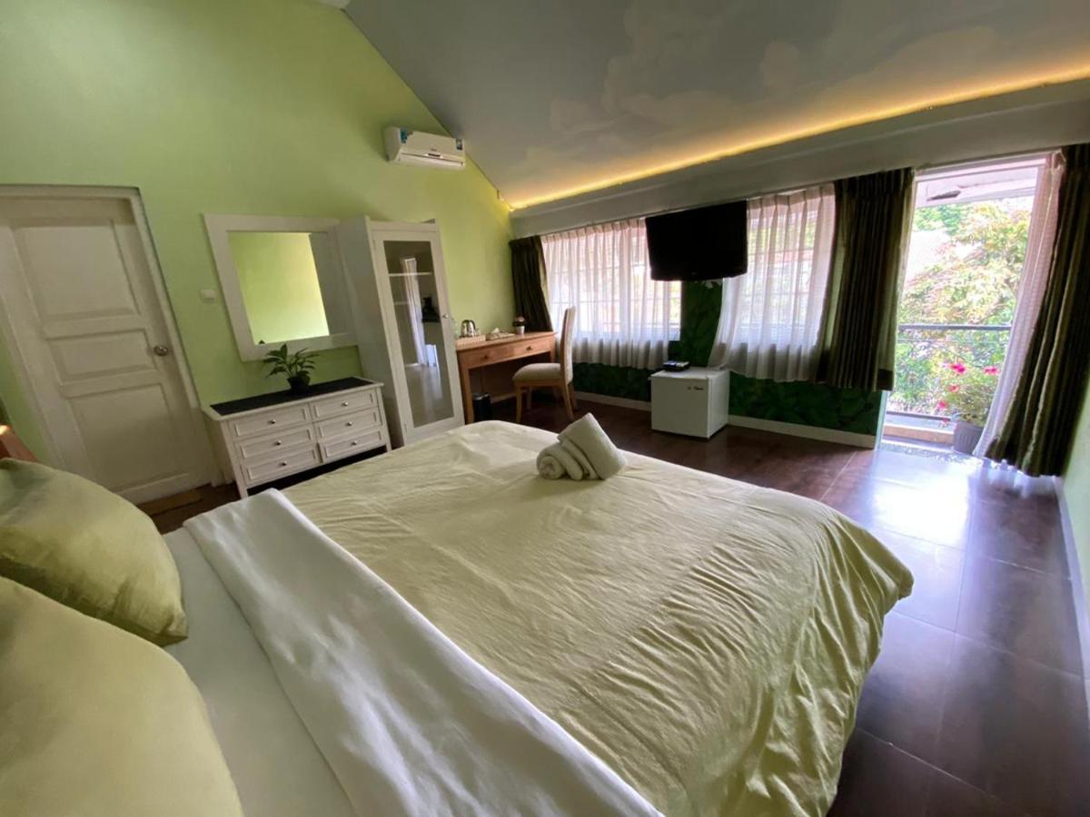 La Nostalgie Boutique Guest House Bandung Exteriör bild