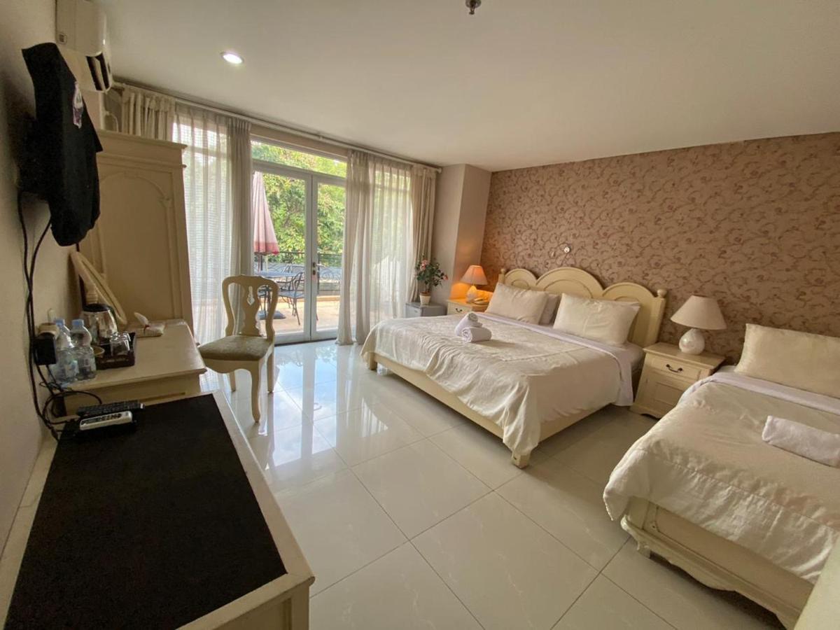 La Nostalgie Boutique Guest House Bandung Exteriör bild