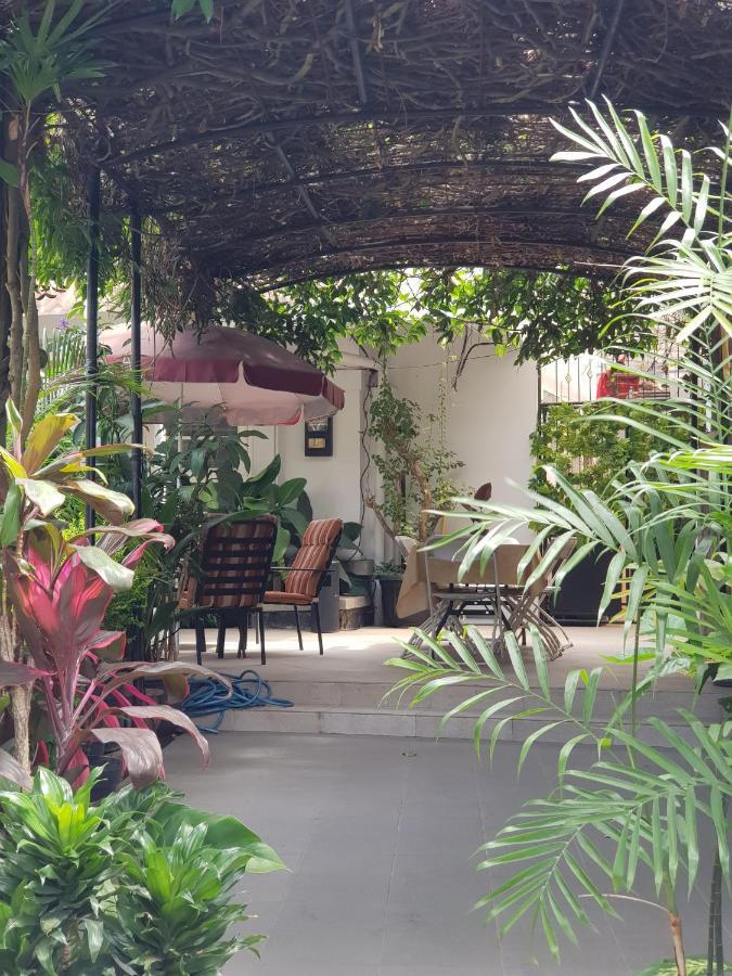 La Nostalgie Boutique Guest House Bandung Exteriör bild