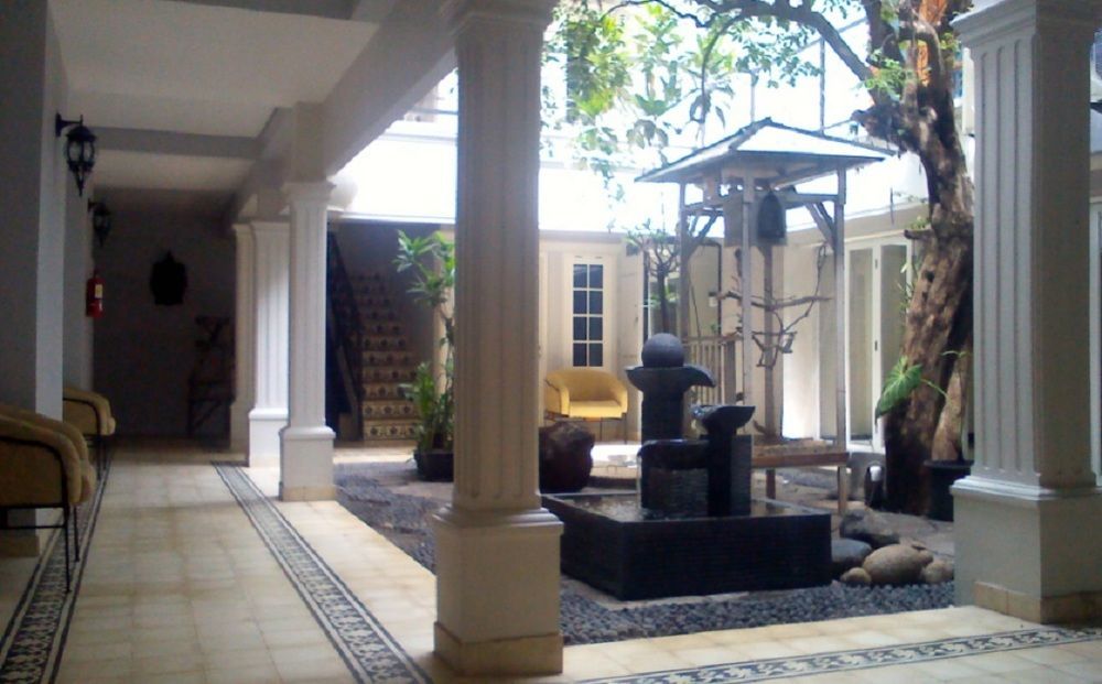 La Nostalgie Boutique Guest House Bandung Exteriör bild