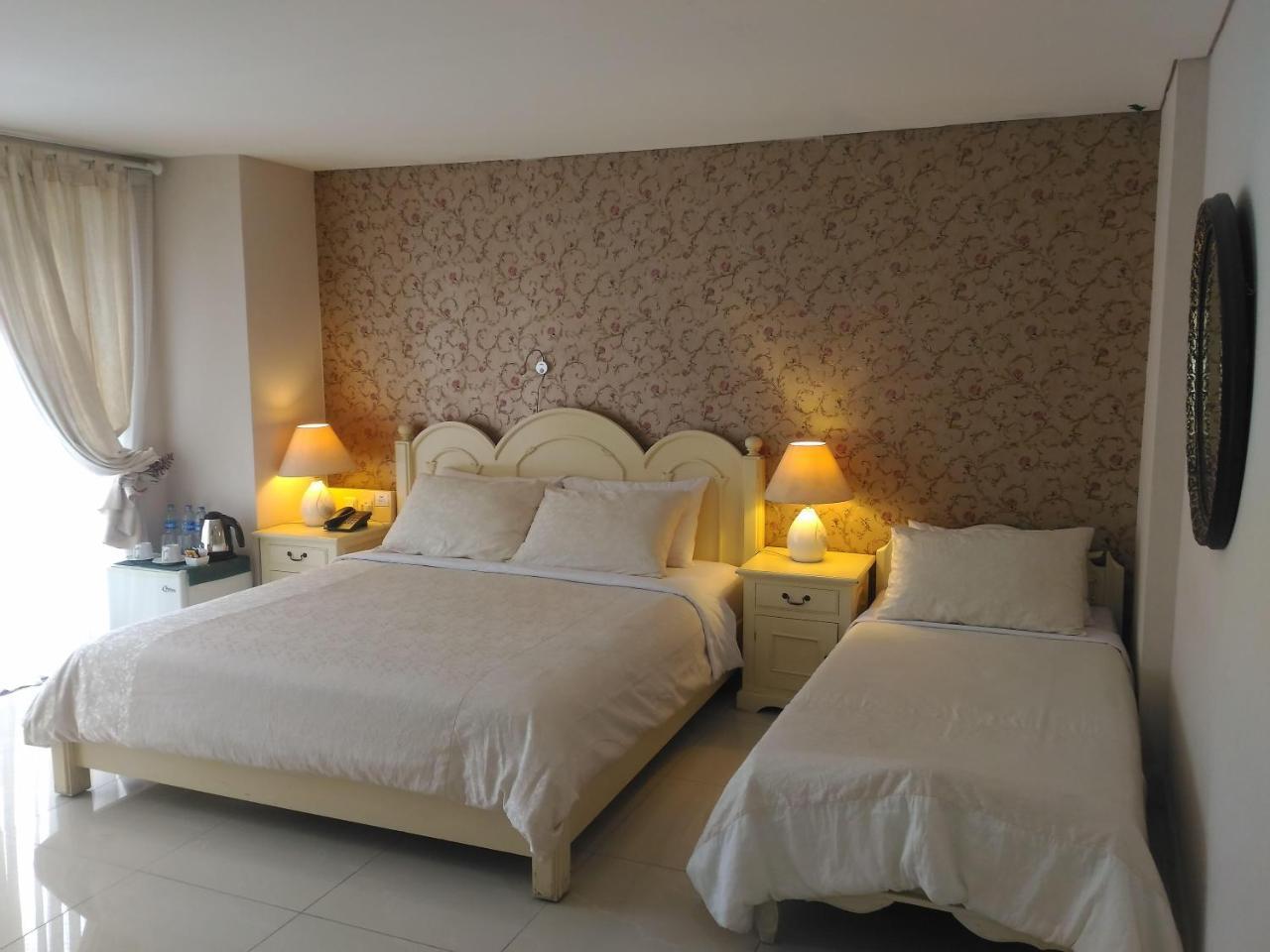 La Nostalgie Boutique Guest House Bandung Exteriör bild